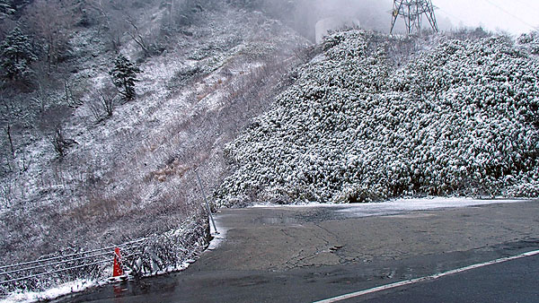 雪景色の安房峠